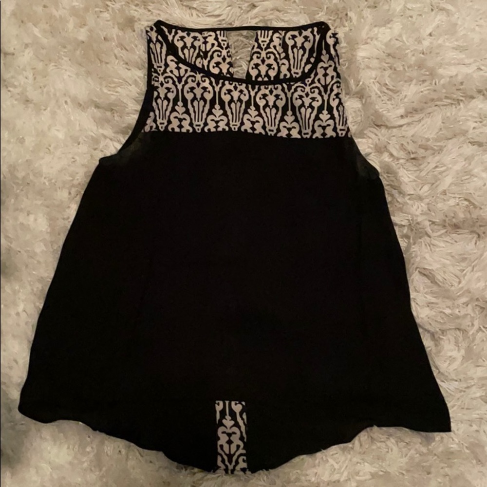 Black tank top with pattern